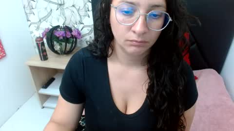 _saraximena_ online show from August 14, 7:17 pm