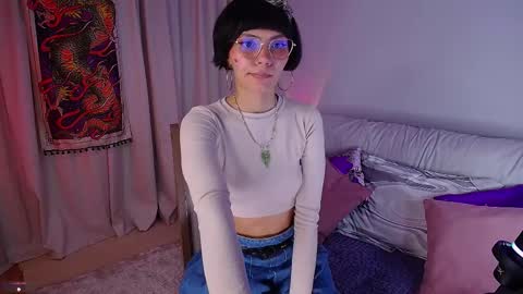 Laura online show from March 11, 2:41 am