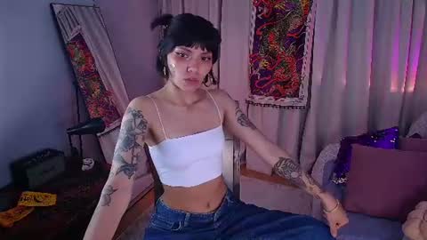 Laura online show from June 19, 9:37 pm