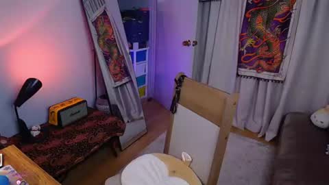 Laura online show from August 11, 9:50 pm