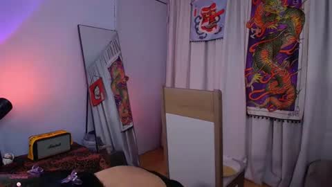 Laura online show from August 12, 10:45 pm