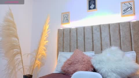 _sofiglow online show from August 3, 11:50 am