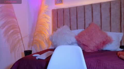 _sofiglow online show from August 3, 2:13 pm