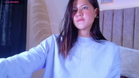 _sofiglow online show from August 4, 3:42 pm