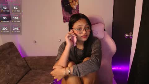 Independent model online show from July 28, 3:01 am