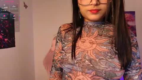 Independent model online show from August 9, 1:17 am