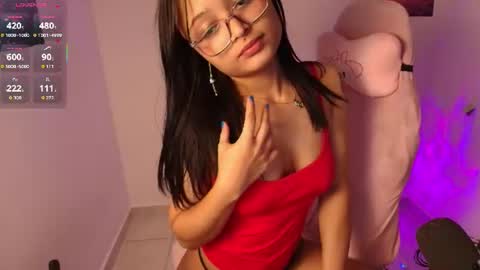 Independent model online show from August 13, 2:36 am
