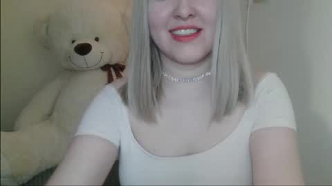 _sweet_smile_ online show from March 6, 9:22 pm