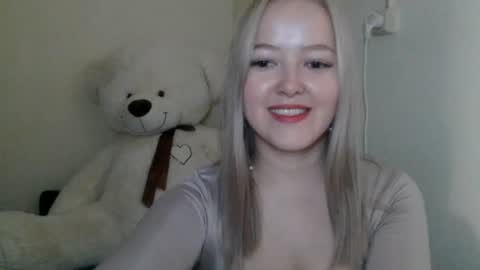 _sweet_smile_ online show from August 3, 10:28 pm