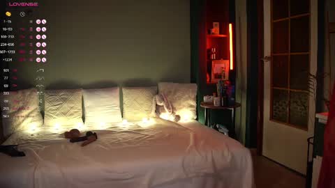 Evi online show from July 31, 9:09 pm
