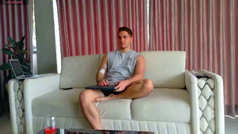 _thewalkers online show from August 3, 6:15 pm