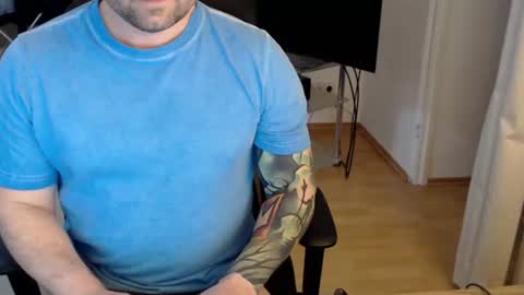 _trythis_ online show from August 10, 7:04 pm