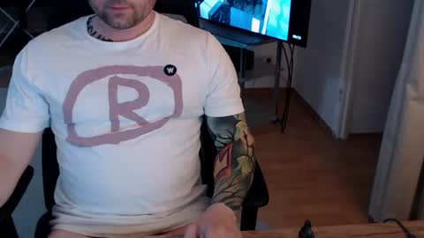 _trythis_ online show from August 10, 10:11 pm