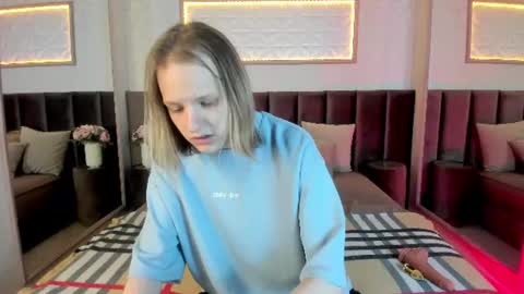 _veliar_ online show from August 2, 1:51 pm