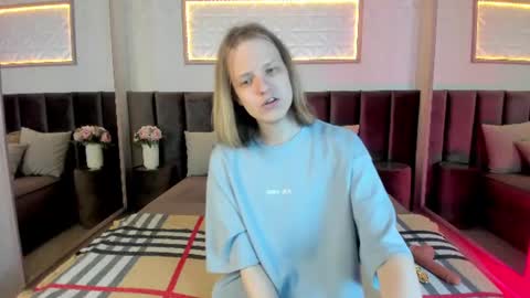 _veliar_ online show from August 2, 2:57 pm
