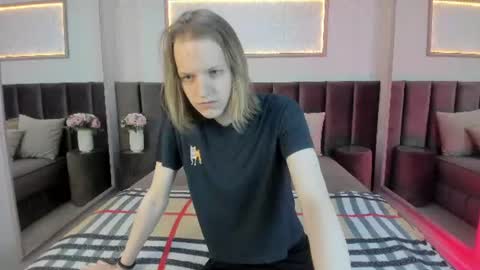 _veliar_ online show from August 5, 6:22 am