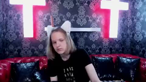 _veliar_ online show from August 7, 1:44 pm