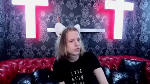 _veliar_ online show from August 7, 3:56 pm