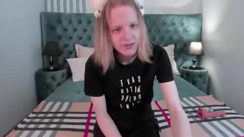 _veliar_ online show from August 8, 1:33 pm
