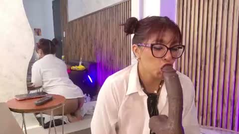 Veronica online show from August 12, 4:09 pm