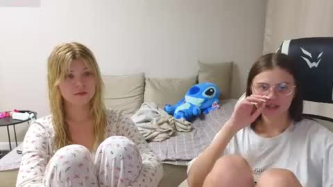 Fiona and Wayne online show from August 2, 8:16 pm