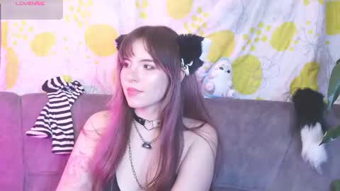 _yourcherrybomb online show from August 13, 4:15 am
