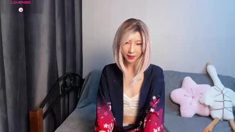 Mia online show from August 2, 9:00 pm