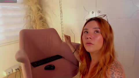 Zoe  online show from August 13, 2:31 pm