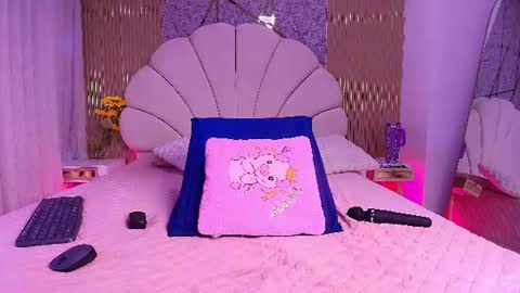 Aisha online show from August 3, 12:01 pm