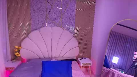 Aisha online show from August 4, 6:27 pm