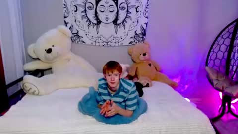 Kris Michael online show from July 28, 4:13 pm