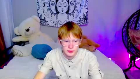 Kris Michael online show from July 28, 10:49 pm