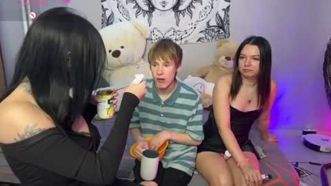 Kris Michael online show from August 14, 12:36 am