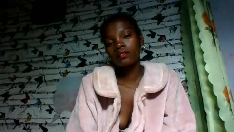 aadienne online show from August 10, 11:44 am