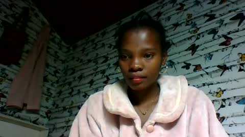 aadienne online show from August 10, 6:20 pm