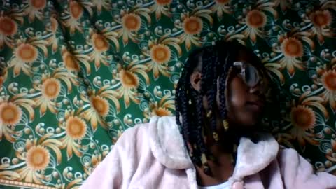 aadienne online show from August 12, 6:43 pm