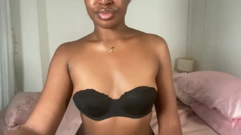 aaliyahvalencia online show from July 27, 7:47 am