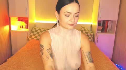 Lea online show from August 8, 6:52 pm