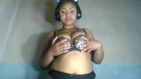 aariciah online show from July 28, 5:35 am