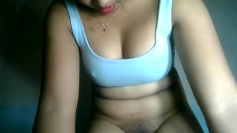 aariciah online show from August 7, 5:29 am