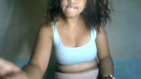 aariciah online show from August 8, 5:07 am