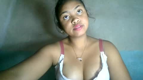 aariciah online show from August 14, 1:04 pm