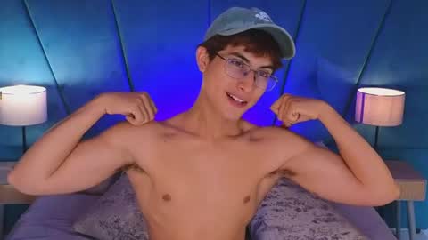 aaron_eze online show from August 5, 6:06 pm