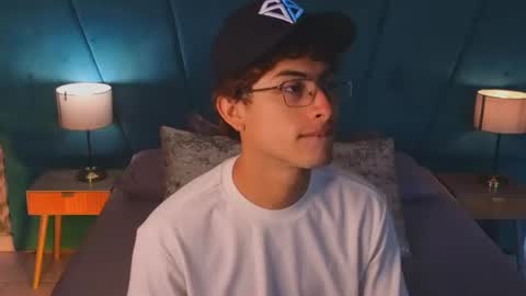 aaron_eze online show from August 8, 1:11 pm