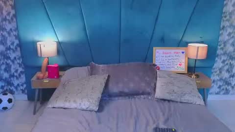 aaron_eze online show from August 10, 8:10 pm
