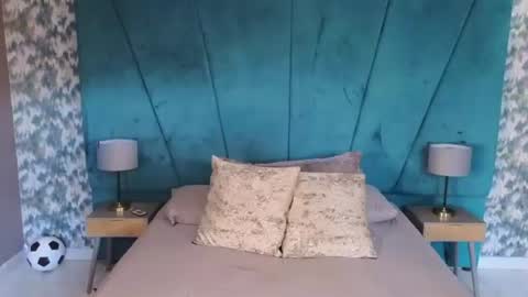 aaron_eze online show from August 14, 12:31 pm