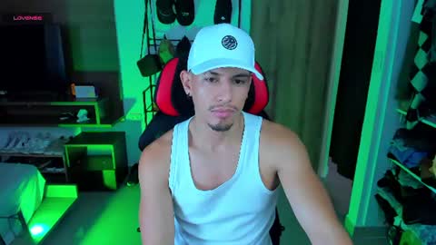 AARON  online show from August 7, 2:50 pm