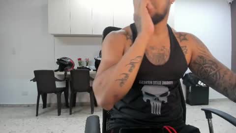 aaronhunter__ online show from July 28, 11:33 pm