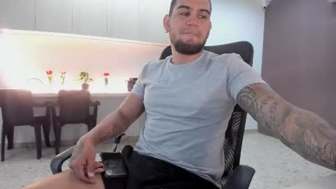 aaronhunter__ online show from August 1, 4:35 pm