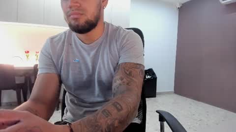aaronhunter__ online show from August 1, 6:47 pm